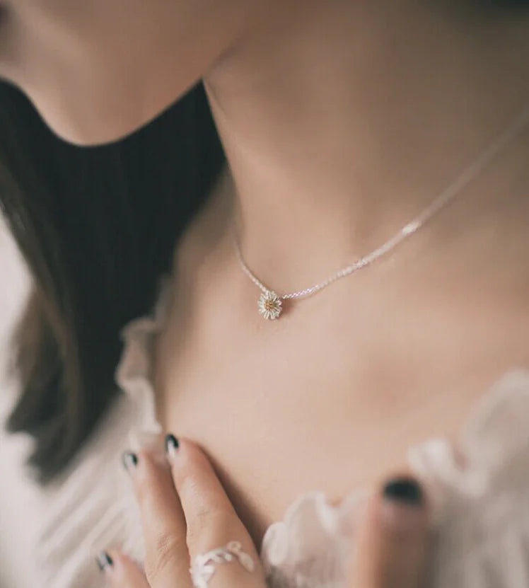 Silver Daisy Necklace