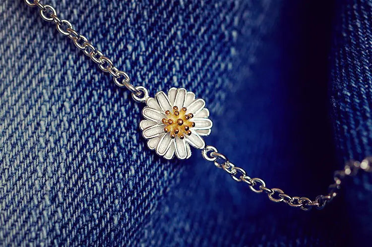 Silver Daisy Necklace