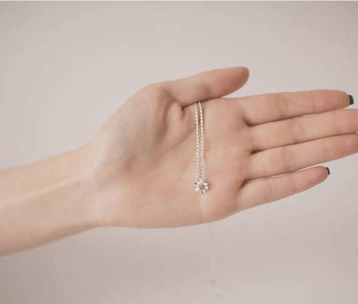 Silver Daisy Necklace