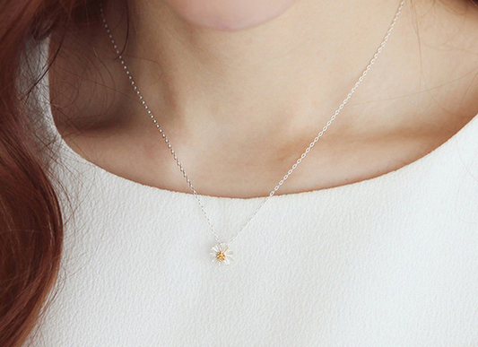 Silver Daisy Necklace